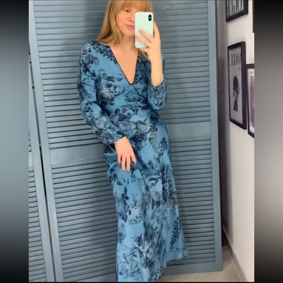 ✨✨ Zara Floral Print Dress Blue|Black - Picture 5 of 13